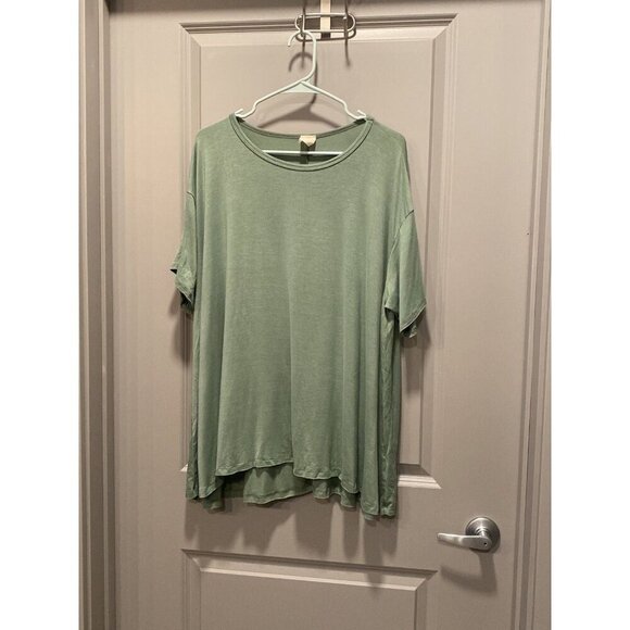 Boutique basic green shirt size large - Picture 1 of 3
